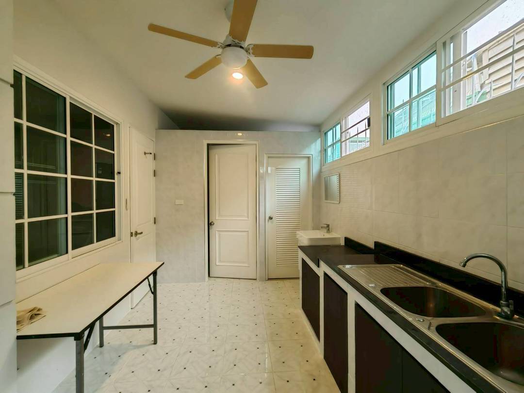 MH120 🏡 For Rent — Four-story home office for rent at Plus Park Avenue, Lasalle-Srinakarin.