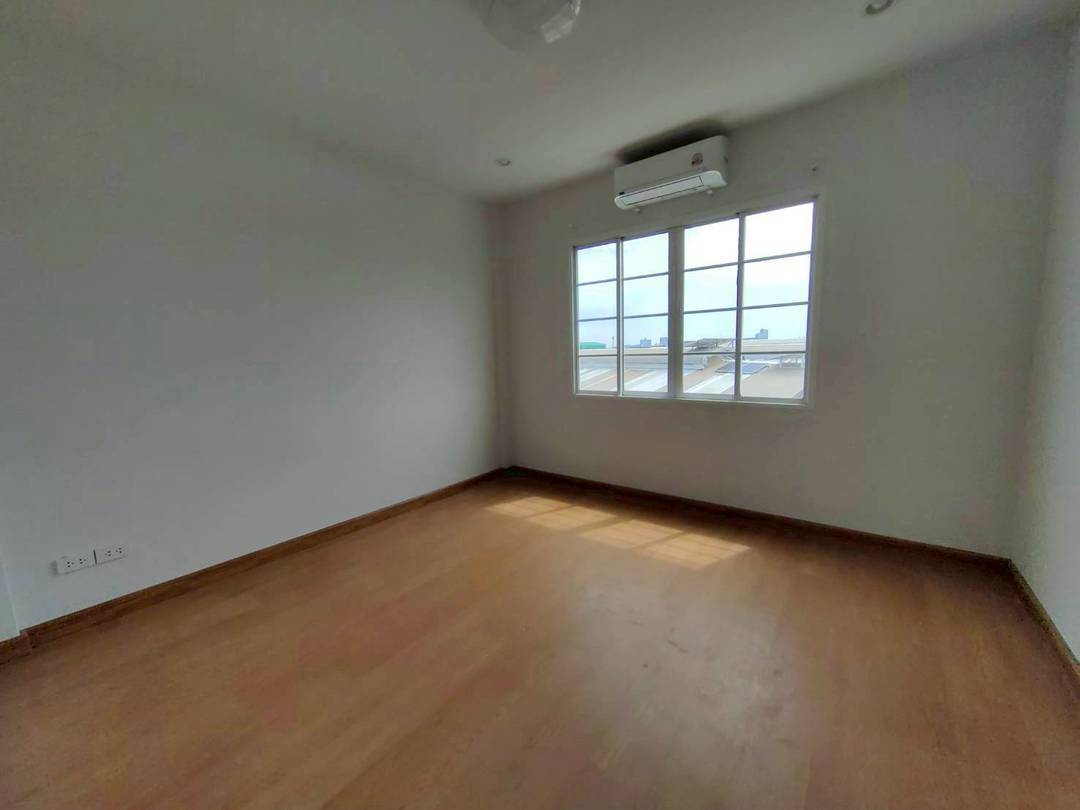 MH120 🏡 For Rent — Four-story home office for rent at Plus Park Avenue, Lasalle-Srinakarin.