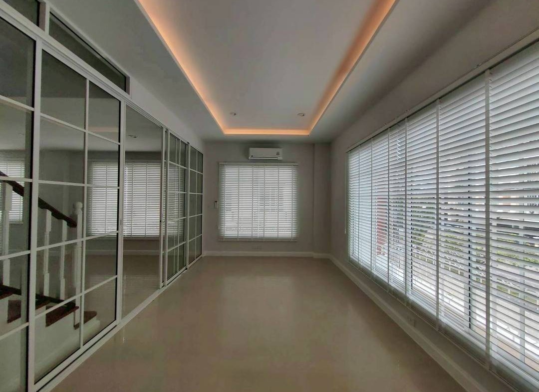 MH120 🏡 For Rent — Four-story home office for rent at Plus Park Avenue, Lasalle-Srinakarin.