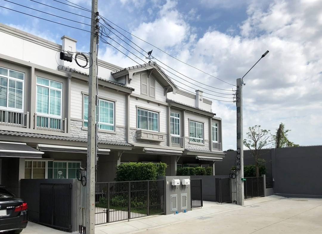NP306 🏡 For Rent — Townhome for Sale & Rent at Indy 3 Bangna Km.7