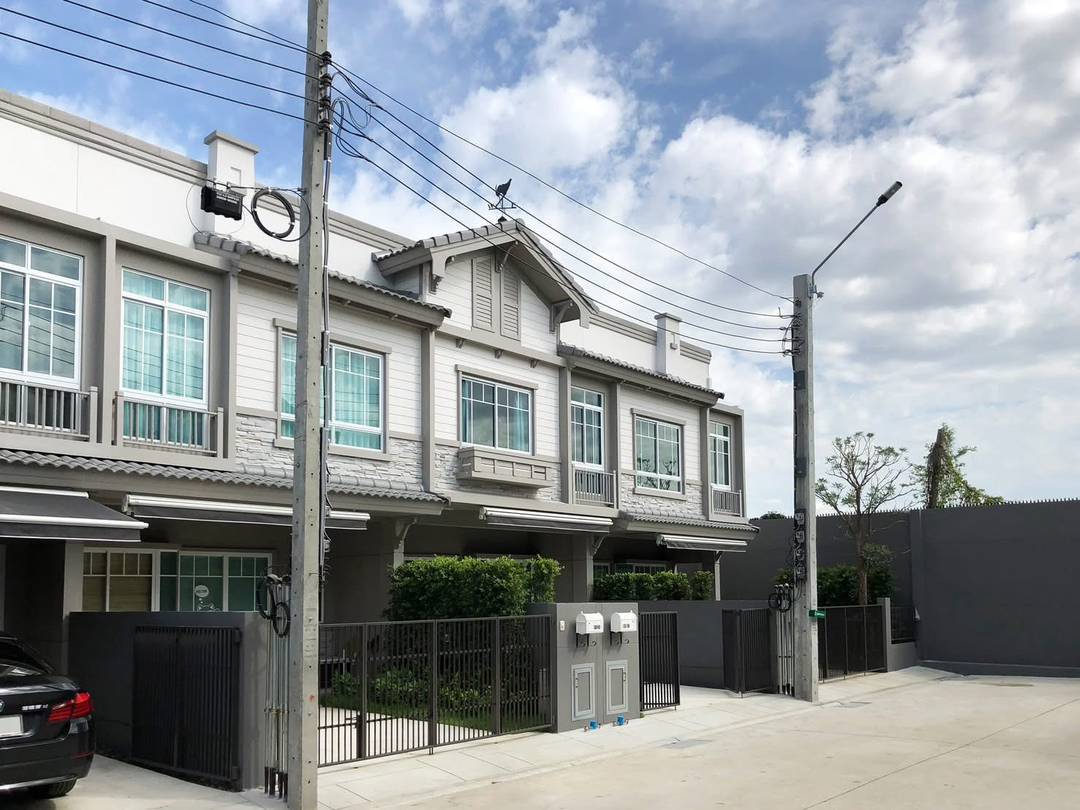 NP306 🏡 For Rent — Townhome for Sale & Rent at Indy 3 Bangna Km.7