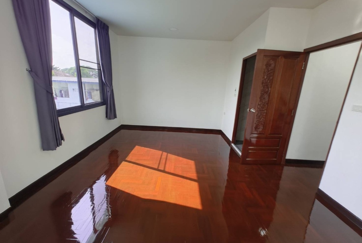 MH113 🏡 For Rent — Home Office near the MRT Yellow Line, Srinakarin