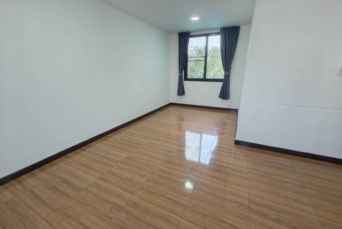MH113 🏡 For Rent — Home Office near the MRT Yellow Line, Srinakarin