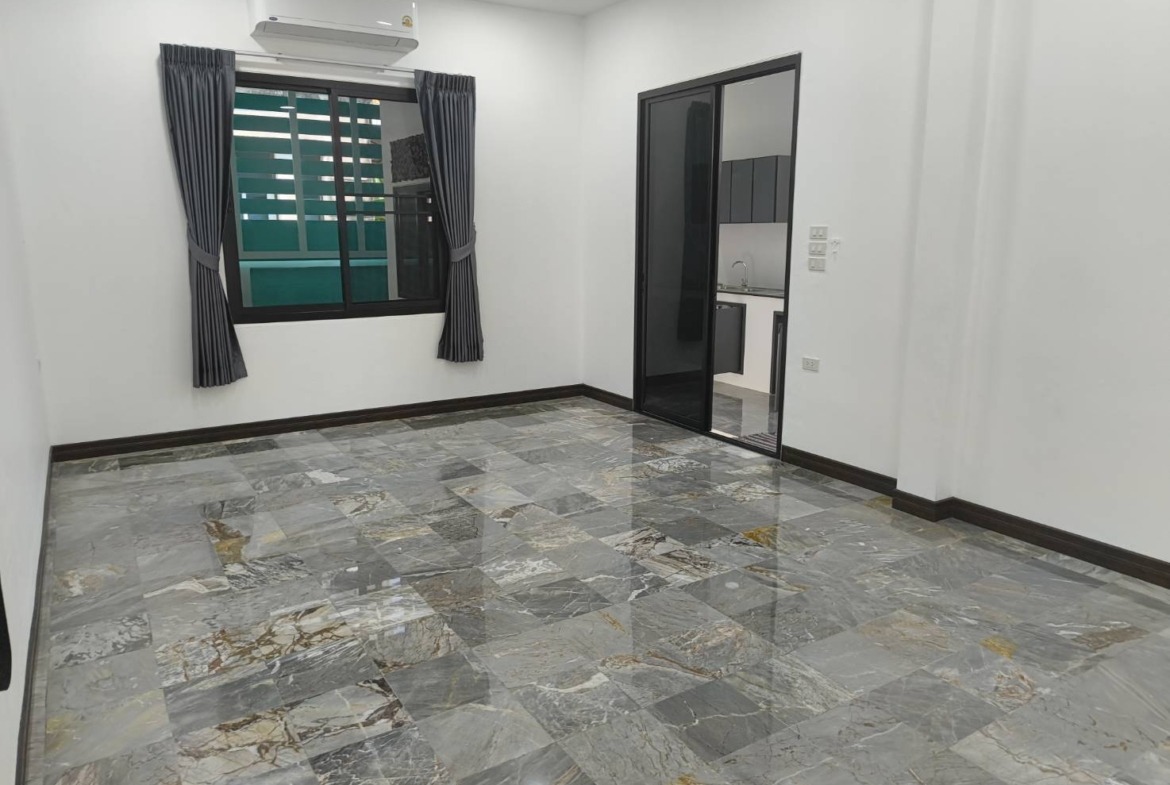 MH113 🏡 For Rent — Home Office near the MRT Yellow Line, Srinakarin
