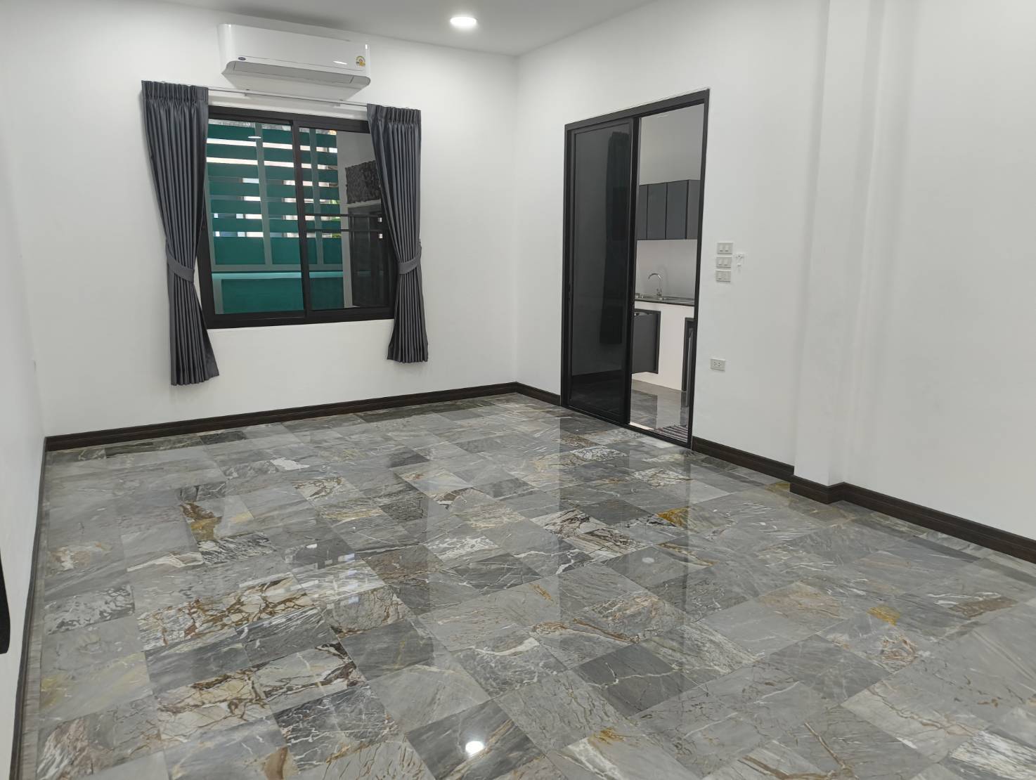 MH113 🏡 For Rent — Home Office near the MRT Yellow Line, Srinakarin